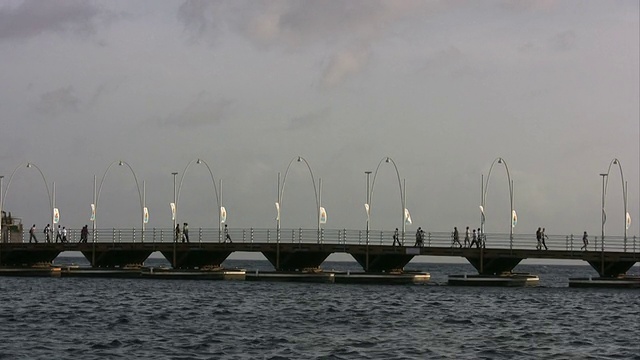 浮舟桥在威廉斯塔德库拉索岛视频下载