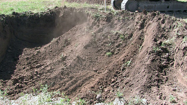 挖土机铲斗紧密工作视频素材