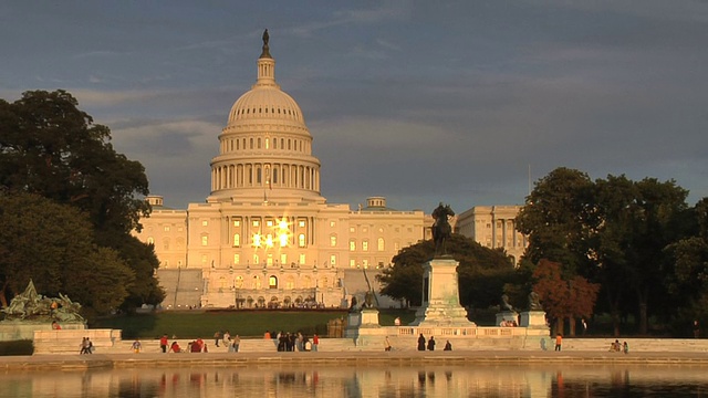 美国国会大厦傍晚的阳光视频下载