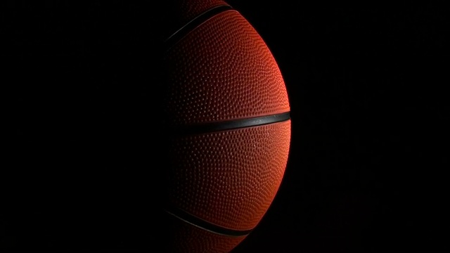 篮球循环在黑色-高清视频素材