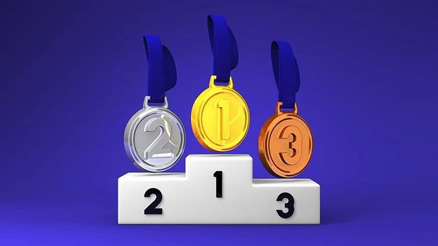 蓝色背景上的奖牌和领奖台视频下载