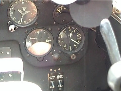 飞机的仪表面板。视频素材