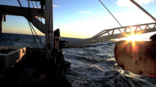 渔船上的日出视频下载