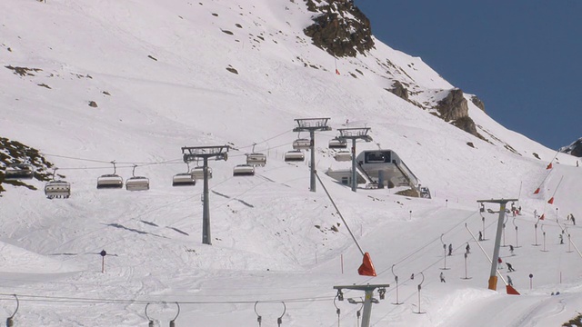 有滑雪坡道的奥地利山脉视频下载
