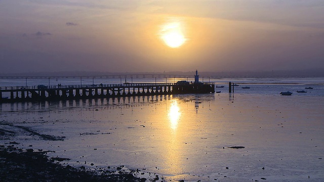 码头在日落时分视频素材
