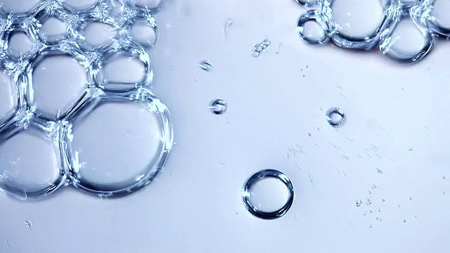 水效应倒入玻璃杯视频素材