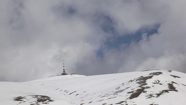 雪山山顶气象站视频素材