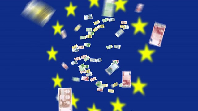 欧元纸币上印有欧元旗帜视频素材