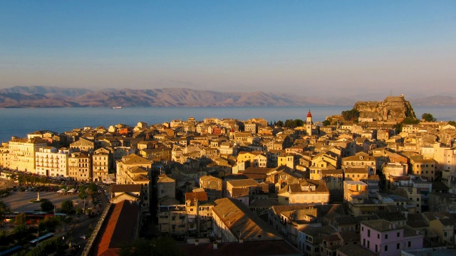 时间流逝:科孚岛日落前老城的鸟瞰图视频下载
