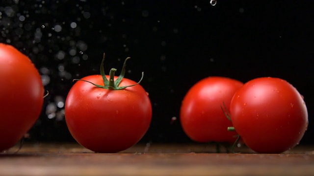 新鲜西红柿，慢动作视频下载