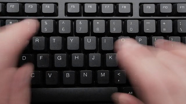在键盘上打字视频素材