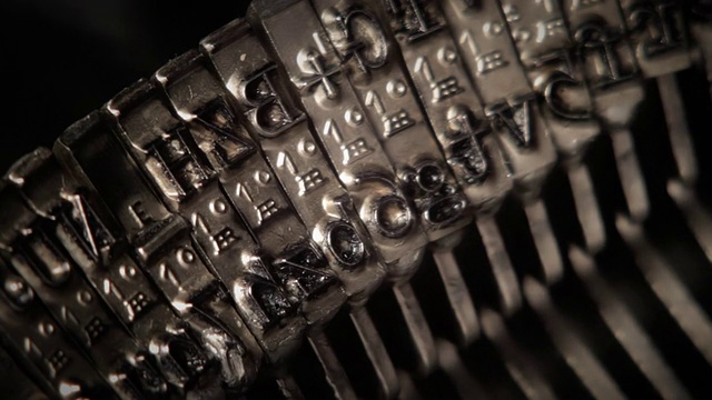 打字机里的金属打字机。视频下载