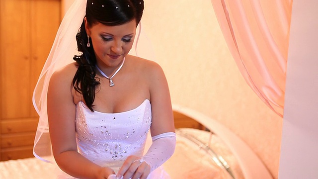 新娘戴着手套视频素材