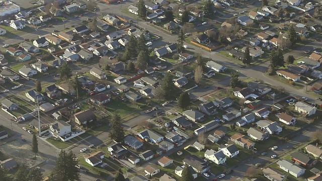 郊区社区在日出-空中视频素材
