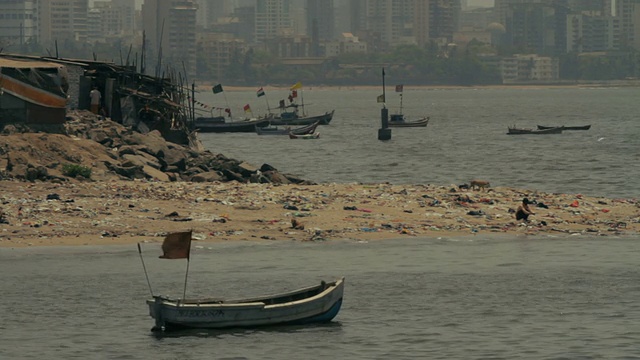 水上的船，孟买。视频素材