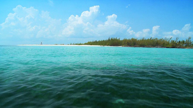 热带泻湖的水的阴影视频素材