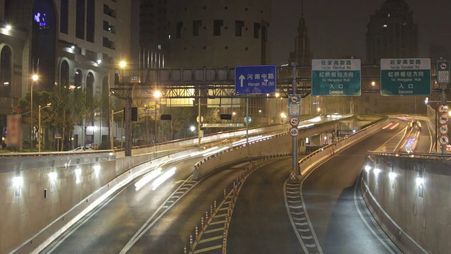 中国上海一条繁忙高速公路的时间流逝视频下载