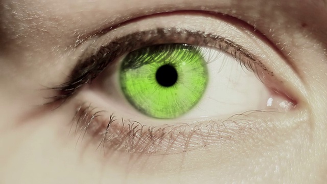 放大绿色眼睛和能源高清视频下载