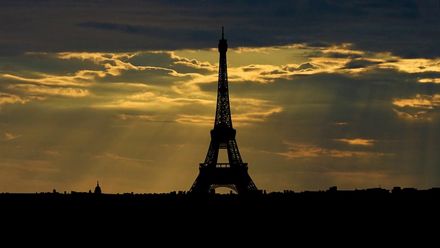 法国埃菲尔铁塔阳光灿烂视频素材