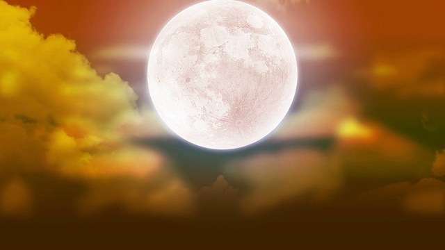 万圣节的月亮和令人毛骨悚然的云视频素材