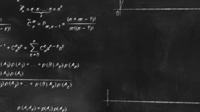 黑板上的数学物理公式飞行相机视频素材