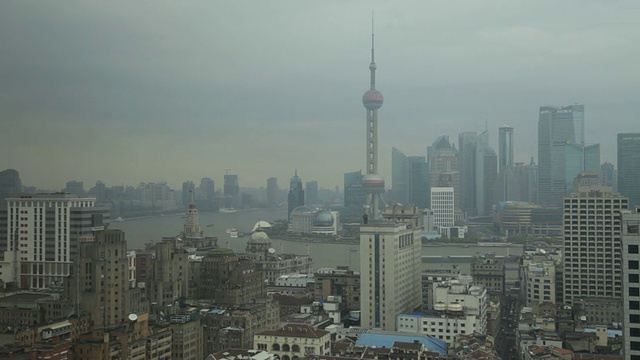 上海浦东的天际线和黄浦江视频下载