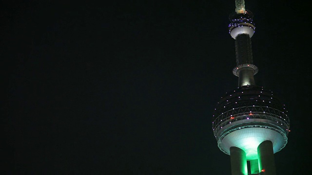 夜景拍摄东方明珠塔豆荚在上海视频下载