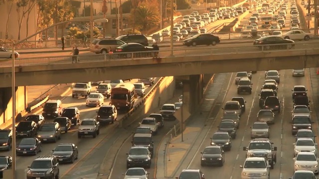 洛杉矶立交桥交通高峰时刻视频素材