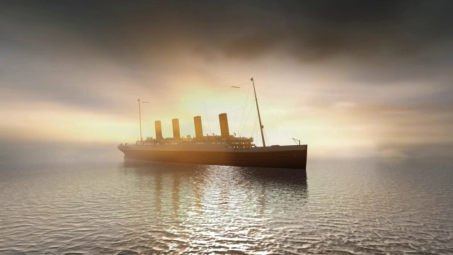 远洋班轮泰坦尼克号在平静的日落海面上视频素材