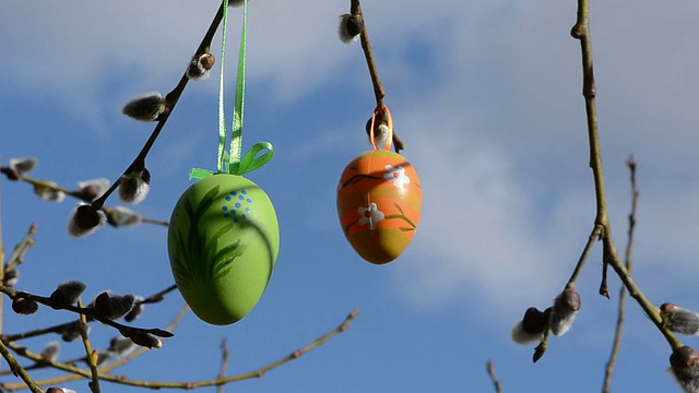 柳枝上的复活节彩蛋标志视频下载