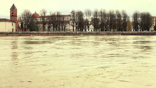HD:比萨亚诺河洪水视频素材