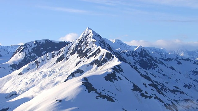 航拍雪山的山峰，阿拉斯加视频素材