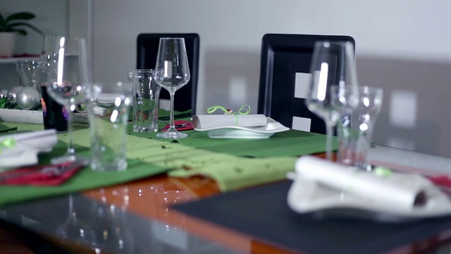 HD STOCK:特别装饰的桌子，为特殊场合视频下载