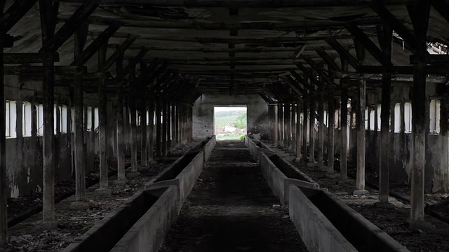 隧道尽头的灯光废弃建筑希望概念背景视频下载