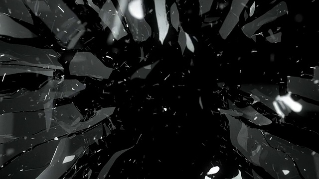黑色玻璃碎裂，慢动作视频素材