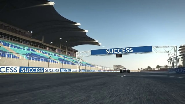 赛车超速通过相机的侧面视图视频素材
