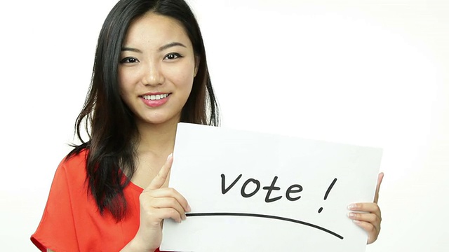 亚洲女孩橙色背心裙与投票签名视频下载