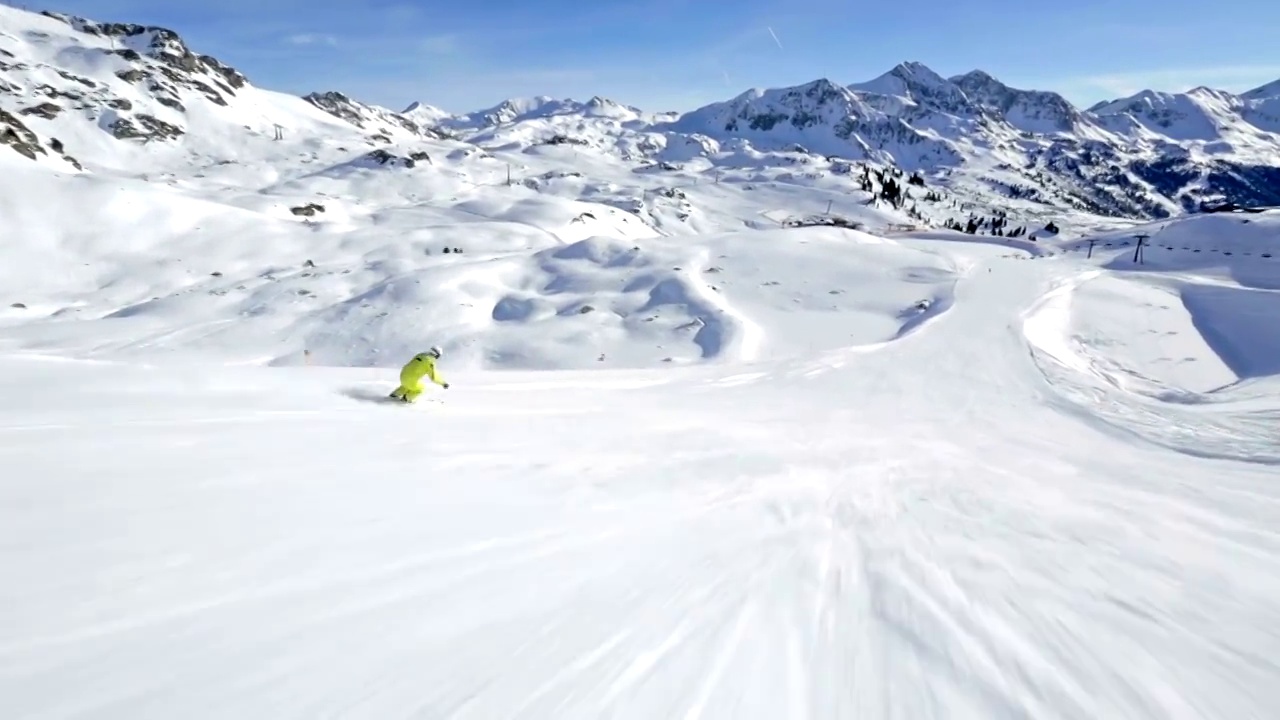 喜欢滑雪的高山滑雪者视频素材