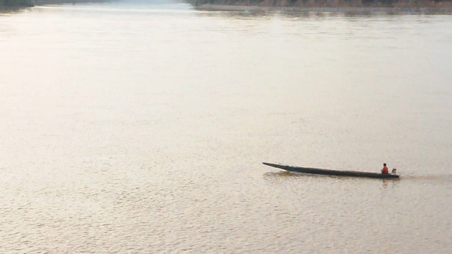 湄公河上的渔船视频下载