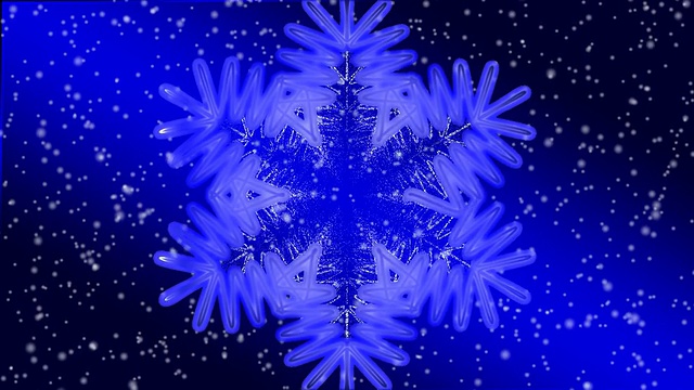 在夜光下，在雪花的映衬下画出雪花的轮廓。视频素材