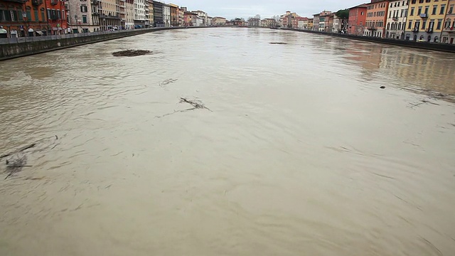 HD:比萨亚诺河洪水视频素材