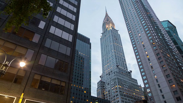 延时与运动控制相机的克莱斯勒大厦，纽约和曼哈顿的摩天大楼在日落视频下载