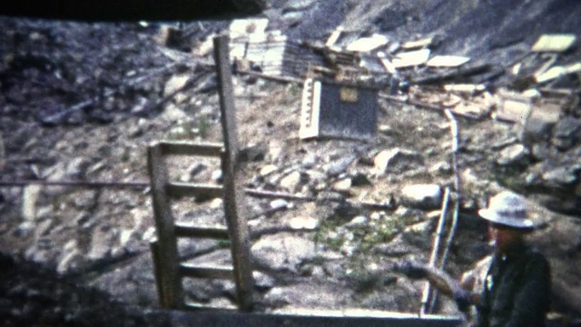 (8mm胶片)混凝土筑坝机1954视频素材