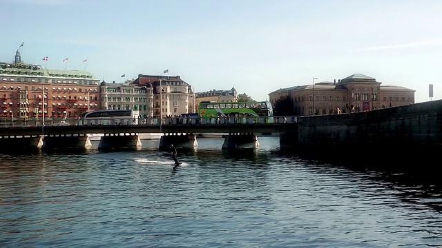斯德哥尔摩Powersky Jetboard上的人视频素材