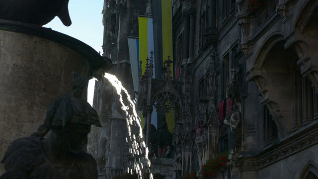 慕尼黑玛丽恩广场的喷泉视频素材