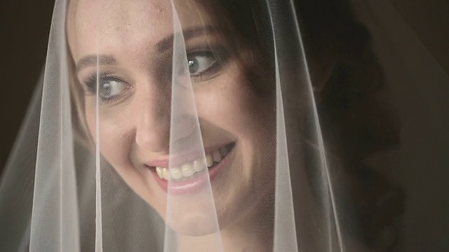 新娘脸上戴着面纱视频下载