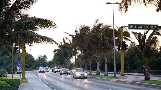 有汽车的加勒比海街道视频素材