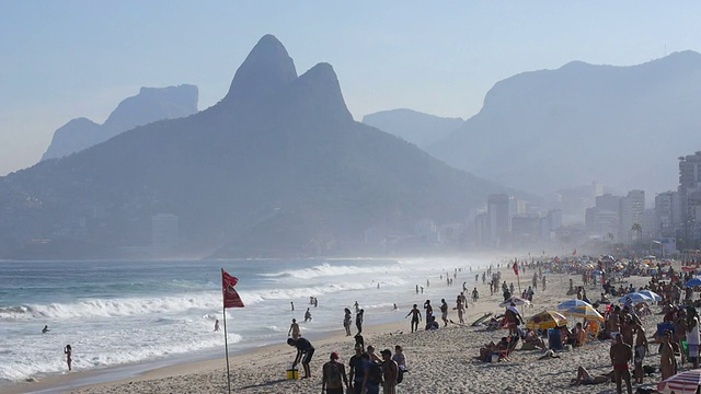 著名的伊帕内玛海滩，巴西里约热内卢视频素材
