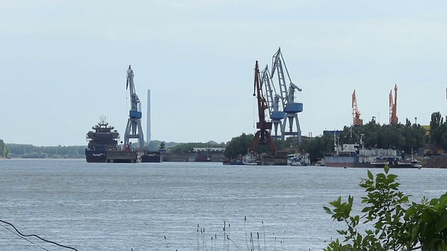 多瑙河港口起重机视频素材