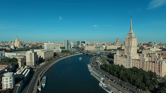 莫斯科的城市景观与斯大林的高层建筑视频下载